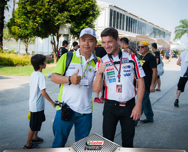 Johnny Tri Nguyen va doan Castrol Viet Nam tai cuoc dua Moto Gp - 4