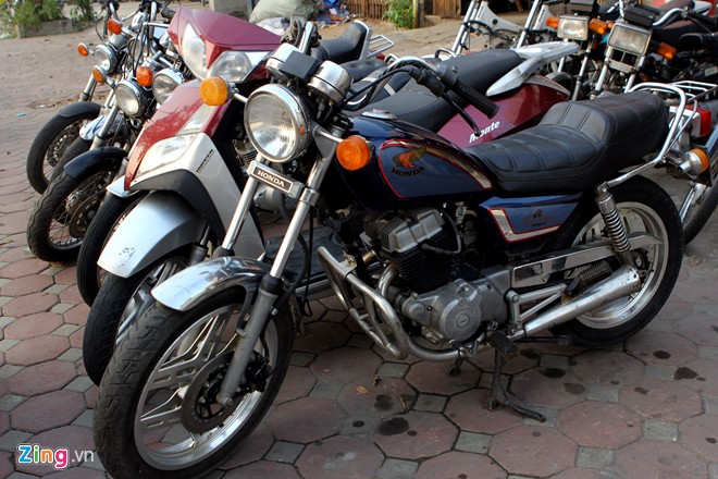 Kho xe môtô cũ trong xưởng phục chế ở Hà Nội | 2banh.vn