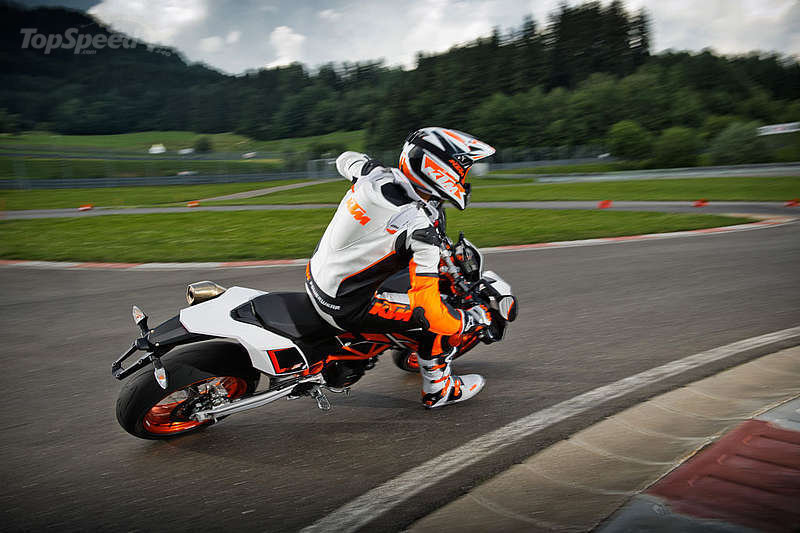 KTM 690 SMC R ABS 2015 sap duoc ra mat - 3