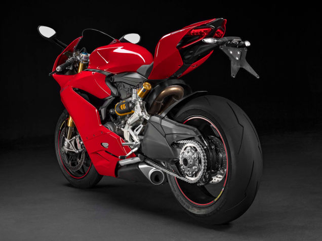 2 sieu pham dang hot hien nay Ducati 1299 Panigale so gang cung Yamaha YZFR1 2015 - 2