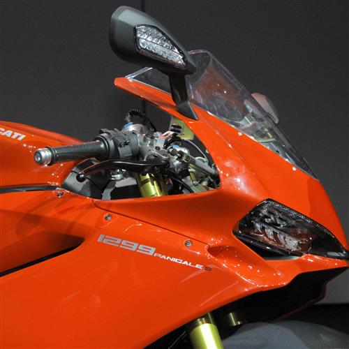 2 sieu pham dang hot hien nay Ducati 1299 Panigale so gang cung Yamaha YZFR1 2015 - 4