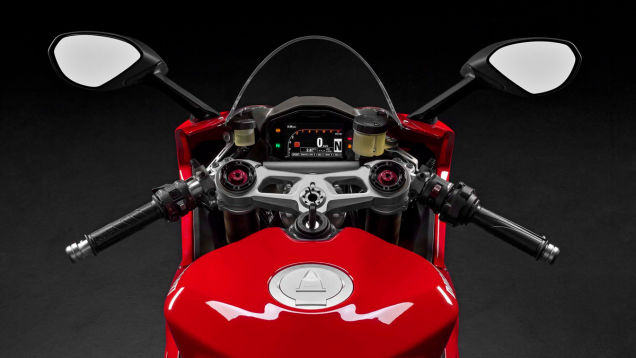 2 sieu pham dang hot hien nay Ducati 1299 Panigale so gang cung Yamaha YZFR1 2015 - 7