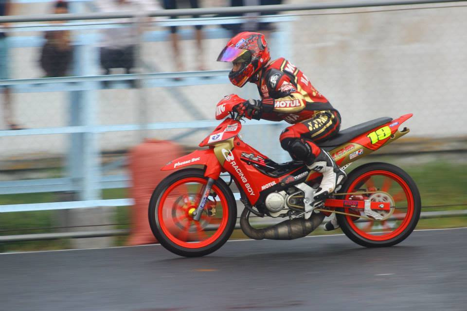 Anh dep cua cac tay dua doi Quy Chia YYPang Racing Team - 15