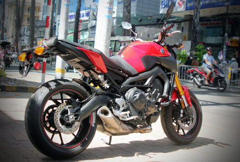 Bo doi nakedbike Yamaha FZ 2015 dau tien tai Viet Nam - 7