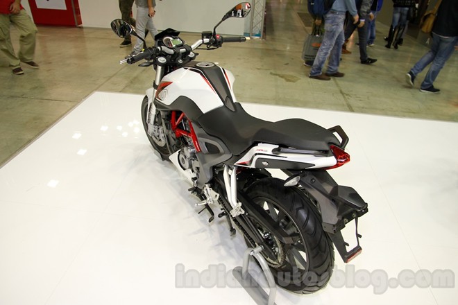 Can canh chiec nakedbike gia re Benelli BN251 - 3