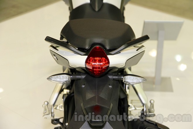 Can canh chiec nakedbike gia re Benelli BN251 - 10