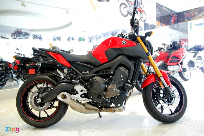 Can canh Yamaha Fz09 3 xi lanh tai VN