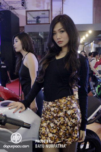 Dan nguoi mau xinh dep va sexy trong trien lam moto tai Indonesia - 23