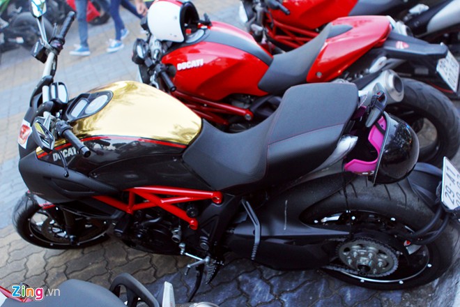 Dan sieu xe Ducati hoi tu trong ngay hoi Halloween tai Ha Noi - 6