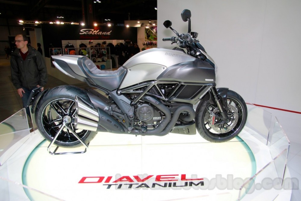 Ducati Diavel Titanium phien ban dac biet duoc ra mat co 500 chiec - 2