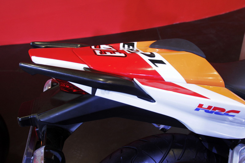 Honda CBR150R phien ban Repsol cua MotoGP - 3