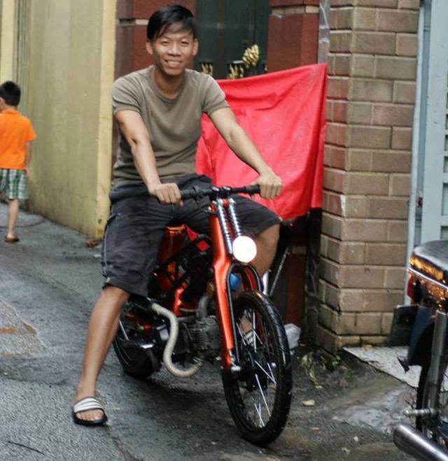Honda Super Cub do Bobber cuc doc cua chang trai Sai Gon