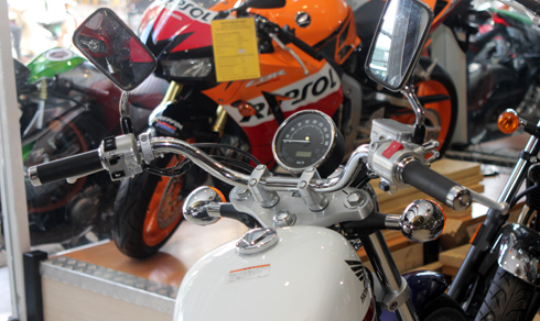 Honda VT750S Tricolour chiec moto hang doc tai Sai Gon - 16