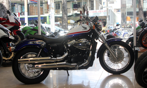 Honda VT750S Tricolour chiec moto hang doc tai Sai Gon - 3