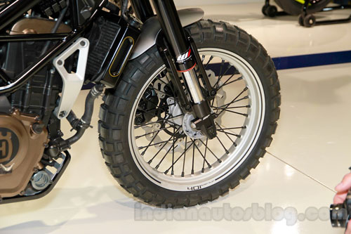 Husqvarna 401 concept ra mat 2 phien ban Cafe racer va offroad - 25