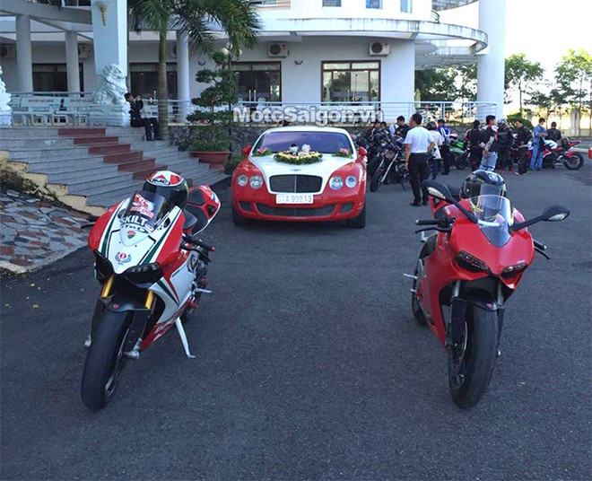 Johnny Tri Nguyen tren Ducati HyperMotard cung doan moto ruoc dau o Kien Giang - 2