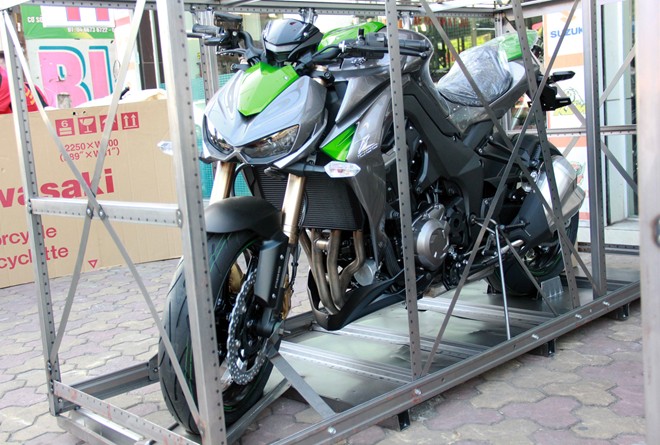 Kawasaki Z1000 2014 tiep tuc duoc nhap khau ve Ha Noi - 3