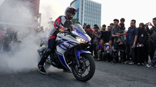 Yamaha R25 tiep tuc dat khach tren dat Indonesia