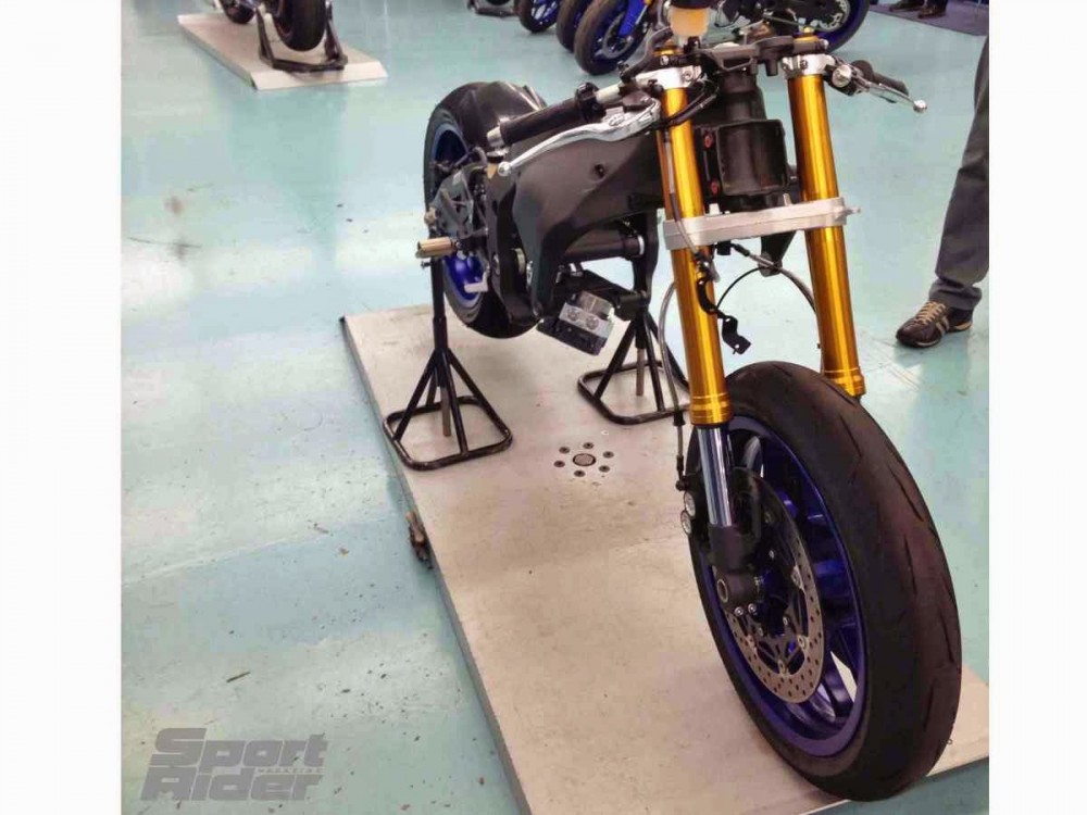 Ban phat thao dau tien cua Yamaha R1 2015 - 2