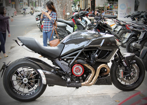 Ducati Diavel ban do full carbon cua Biker Viet Nam