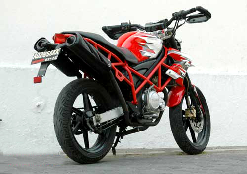 Yamaha Fz150i do theo phong cach Ducati Hypermotard - 3