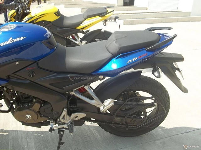 Bajaj Pulsar 200 SS bat ngo xuat hien tai Dong Nam A - 4