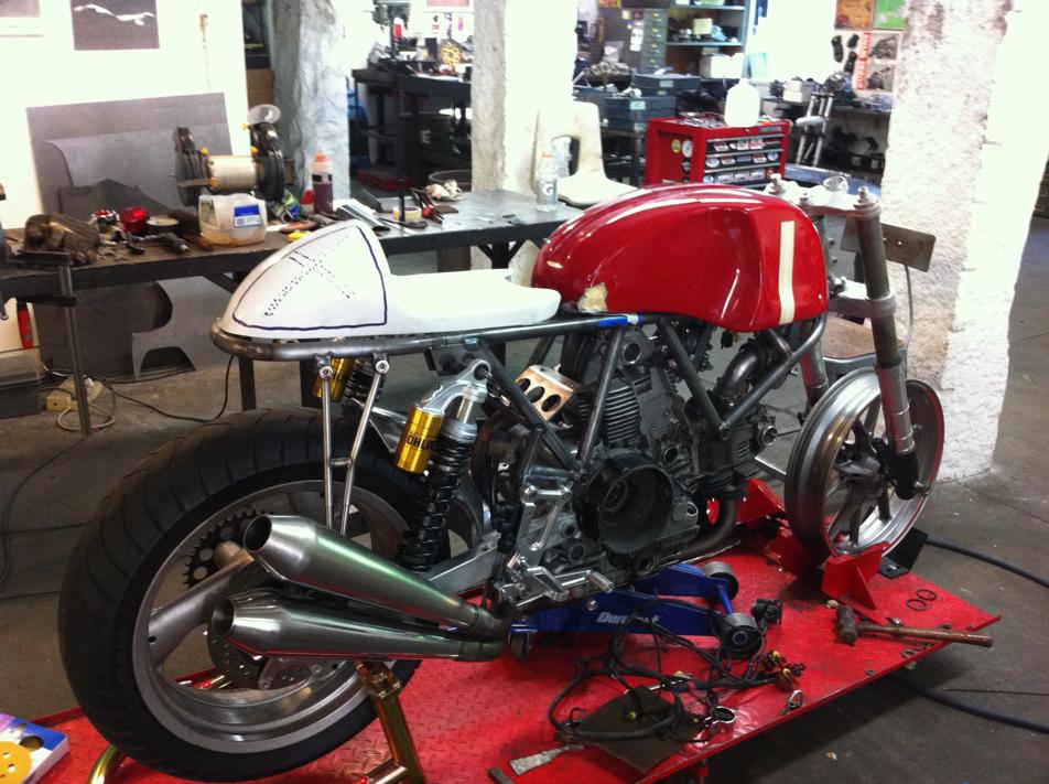 Can canh qua trinh do Riviera Ducati SS phong cach Cafe Racer - 10