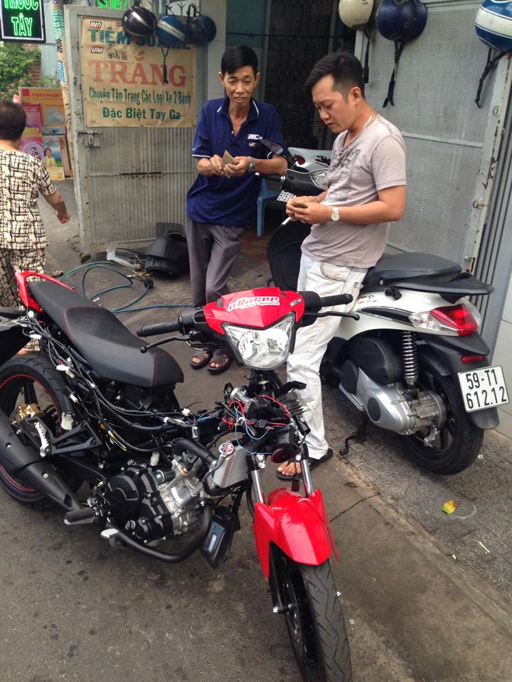 Clip Exciter 150 Can canh thao dong co 150 Fi