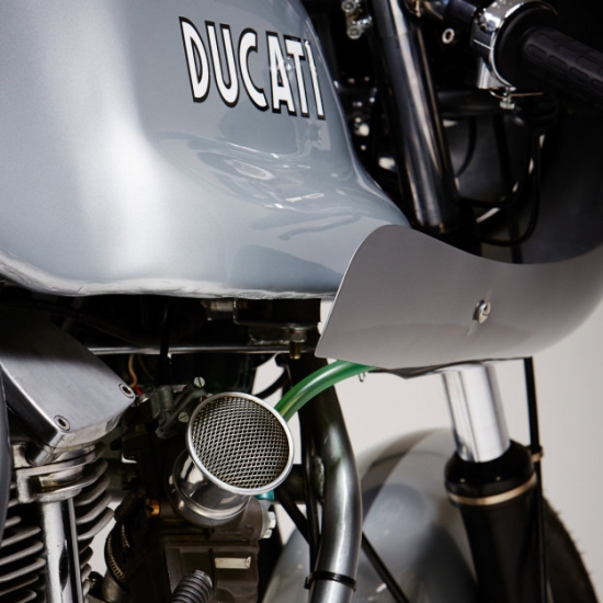Ducati 860 GT do Cafe Racer trai tim Y trong ve dep Anh - 8