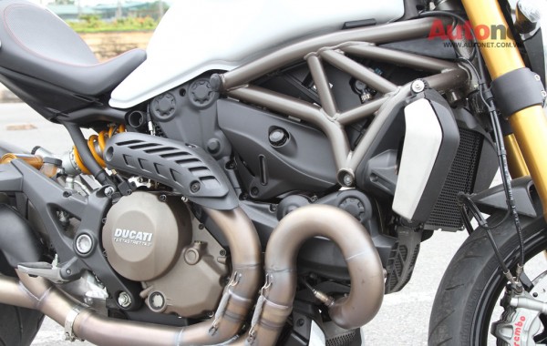 Ducati Monster 1200S Quy dau dan day suc manh - 2