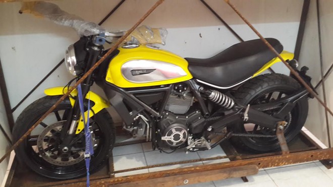 Ducati Scrambler vua cap cang Sai Gon - 2