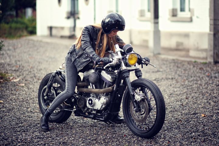 Harley-Davidson Sportster Xl883 Mạnh Mẽ Với Phong Cách Cafe Racer | 2Banh.Vn
