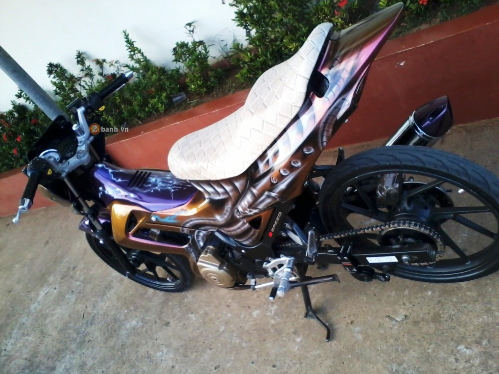 Suzuki Raider 150 Son AirBrush doi mau theo goc nhin - 2