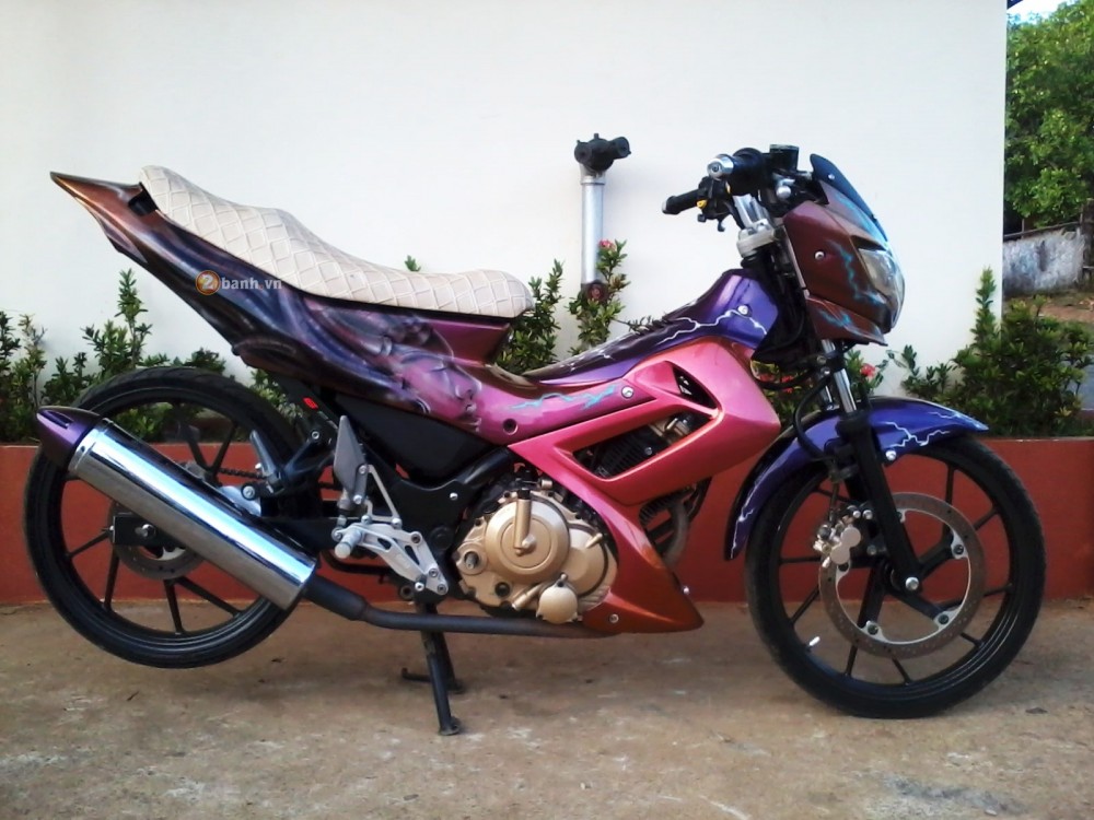 Suzuki Raider 150 Son AirBrush doi mau theo goc nhin - 3