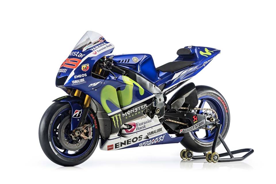 Yamaha M1 2015 khoac bo ao moi chuan bi cho giai dua MotoGP - 5