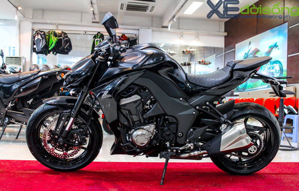 Cận cảnh Kawasaki Z1000 2015 màu đen đầu tiên tại Hà Nội | 2banh.vn
