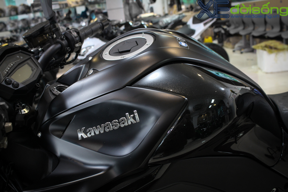 Can canh Kawasaki Z1000 2015 mau den dau tien tai Ha Noi - 9