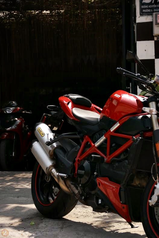 Ducati 848 StreetFighter kieu hanh tren pho - 3