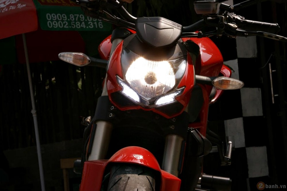 Ducati 848 StreetFighter kieu hanh tren pho - 10