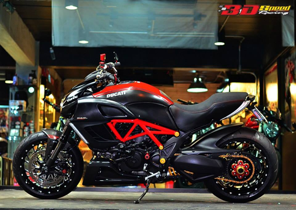 Ducati Diavel 2015 do sieu khung voi phien ban Carbon Red