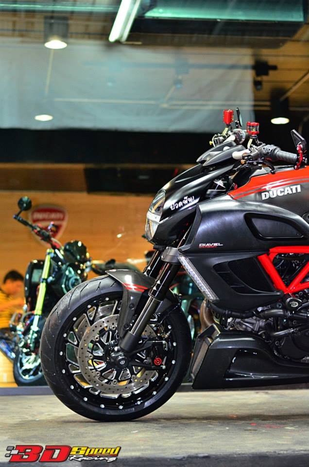 Ducati Diavel 2015 do sieu khung voi phien ban Carbon Red - 13