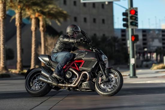 Ducati Diavel 2015 dong xe co bap cua nguoi Y - 2