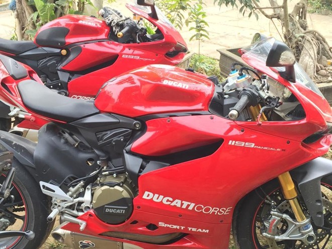 Ducati mau hong cua nu Biker tham gia Doan Moto Ha Noi - 5