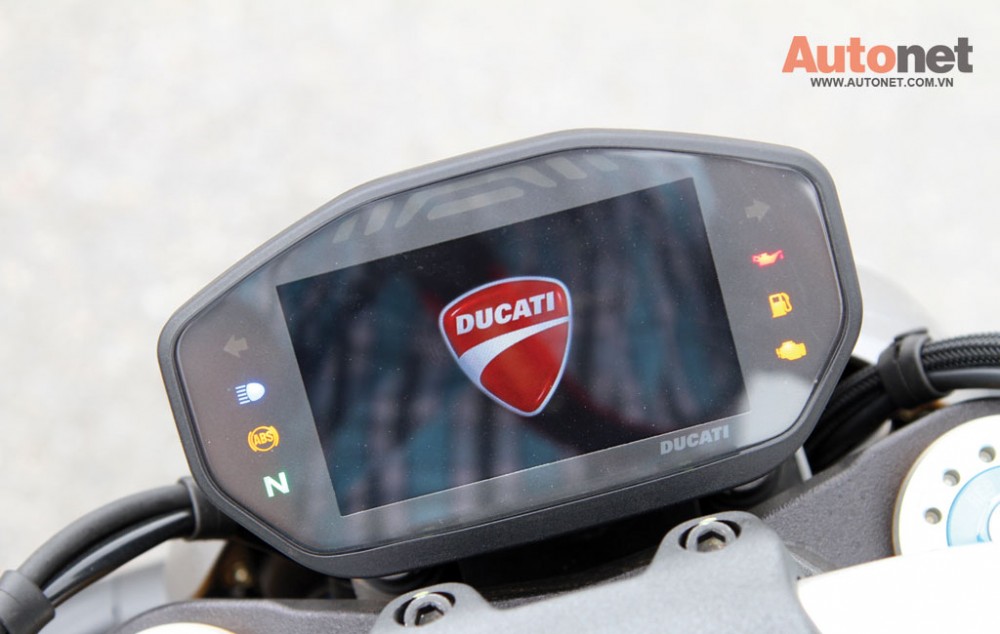 Ducati Monster 1200S Quy dau dan day suc manh - 15