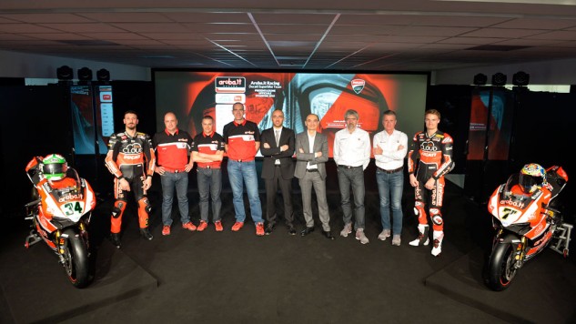 Ducati ra mat mau xe dua moi cho mua giai Superbike 2015