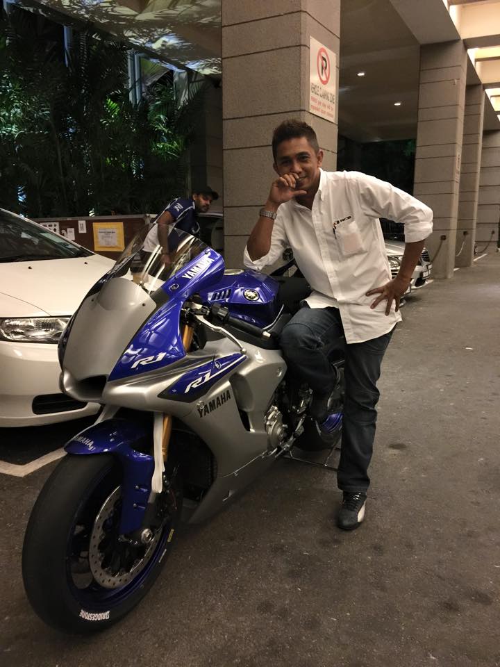 Ngam canh dap hop Yamaha R1M Race Ready Not for Road Use - 2