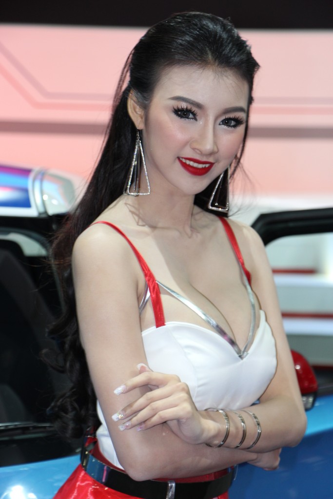 Dan my nhan sinh dep khoe dang tai Bangkok Motor Show 2015 - 11