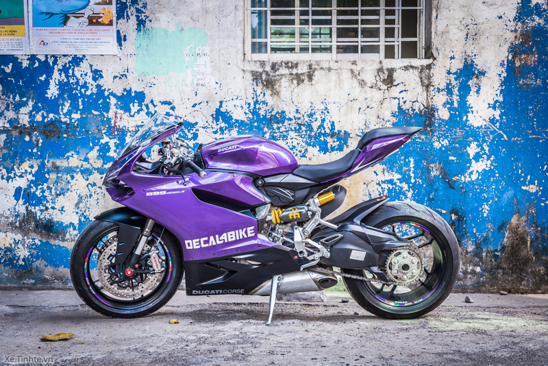Ducati 899 Panigale là một chiếc mô-tô đầy tính thể thao và sức mạnh. Hãy ngắm nhìn hình ảnh liên quan để nhìn thấy thiết kế đặc biệt và đường nét tinh tế cùng với động cơ vượt trội. Đây là một chiếc xe thể thao hoàn hảo cho những ai yêu thích tốc độ.