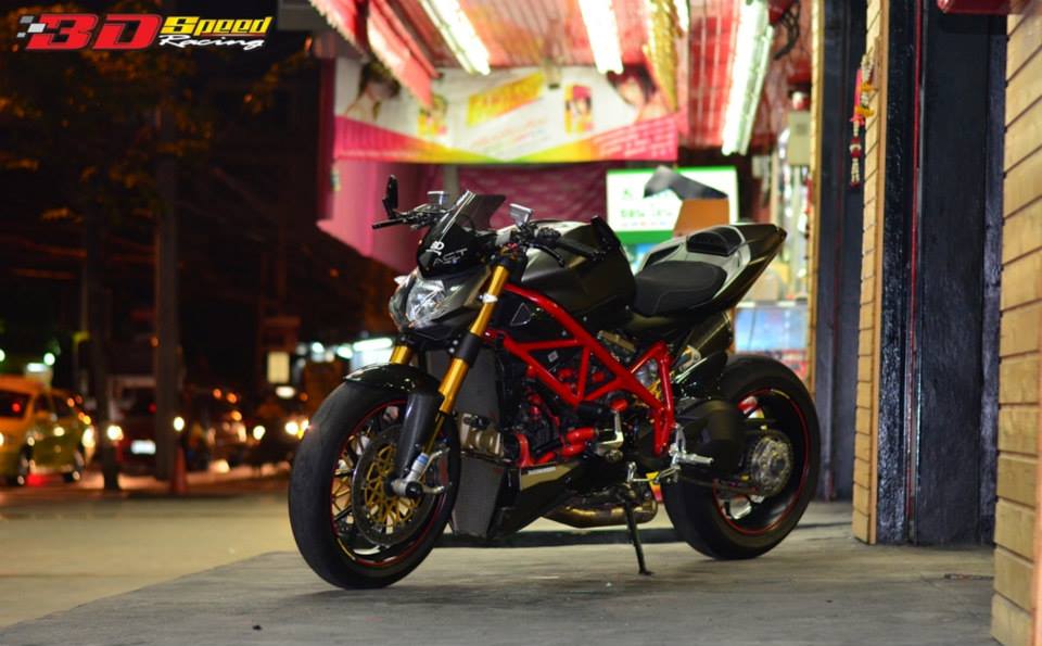 Ducati StreetFighter S do cuc khung voi loat do choi hang hieu - 15