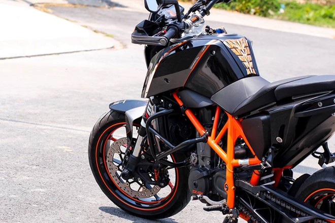 KTM 690 Duke don phong cach the thao o Sai Gon - 2